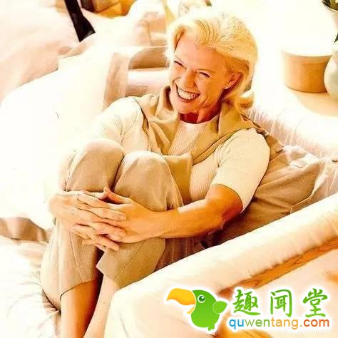 她一贫如洗却把孩子带成亿万富豪，自己美丽到老