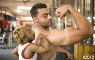 印度最矮小的健美先生，一生与命运做斗争