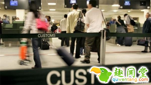 澳洲一女子过安检时下体传来「水的响声」安检员当场掀开她的裙子，竟看到「不该看到的东西」