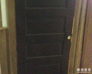 本来他只想进去祖父母的房子打扫，却意外