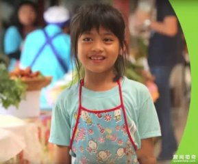 9岁女孩撑起自家炸鸡店，年少坚强而美丽