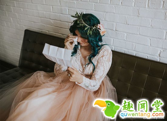 瘫痪新娘婚礼现场突然站起与新郎共舞，惊呆众人