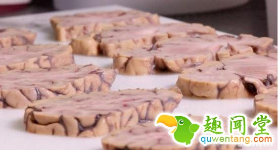 在英国，不少人愿意死后把大脑存入特殊的