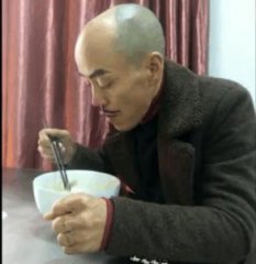 饭店偶遇“光头强”简直不敢相信自己的眼