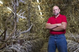 50年来男子坚持上山捡此物，卖掉十分之一