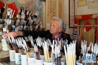 昆明八旬“毛笔奶奶”：一生做好一支笔